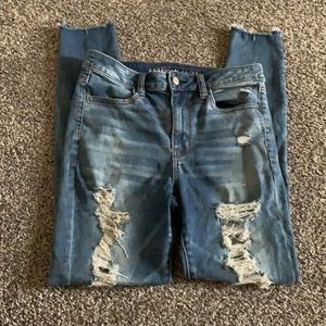 Women’s American Eagle ripped skinny jeans